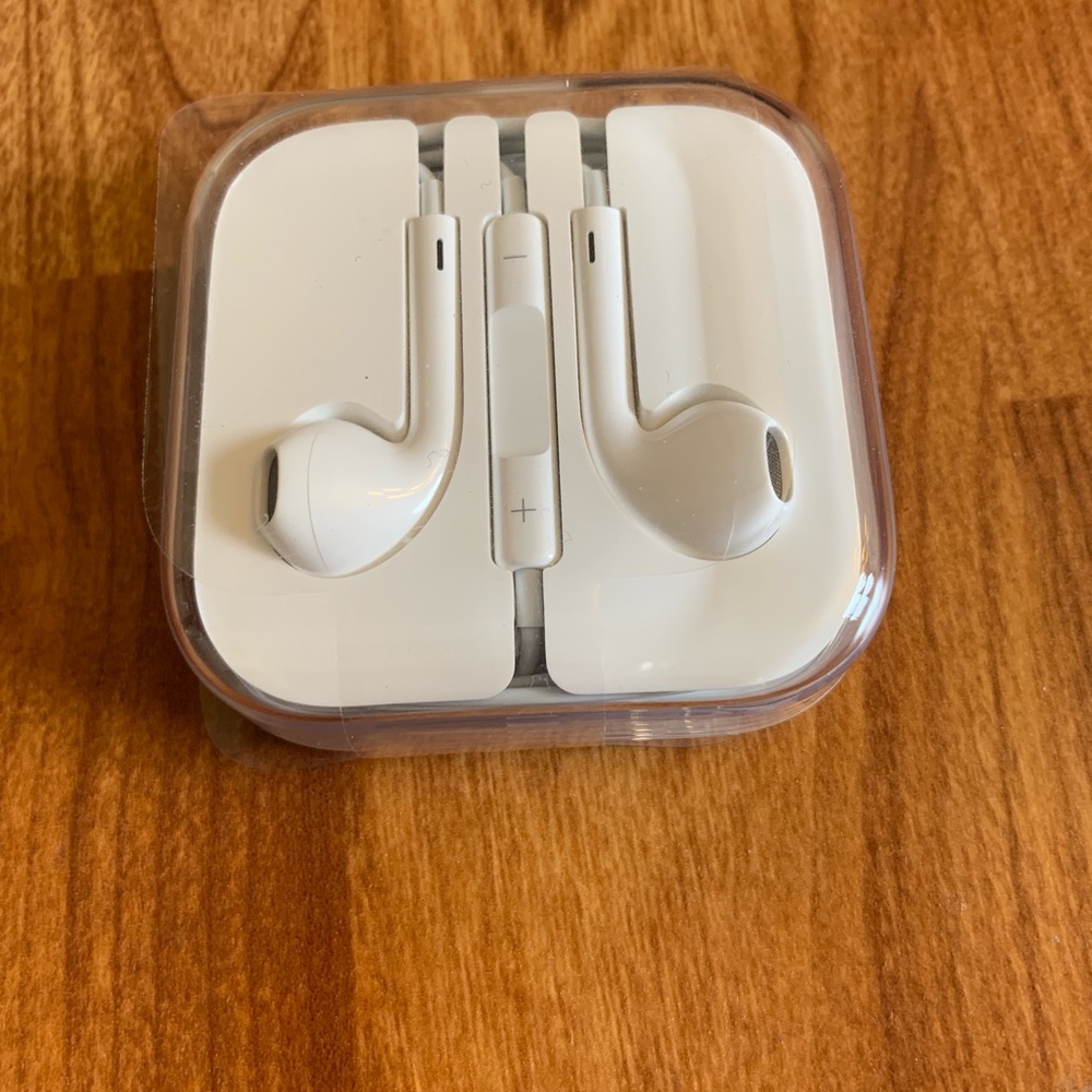 Brand new iPhone 6s earpiece.